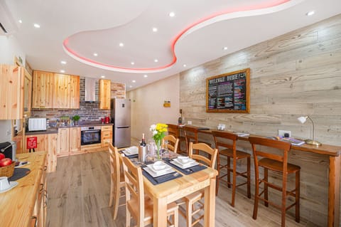 Very Welcoming atmosphere in a Fully Air Con + Fully Insulated Beach Apt