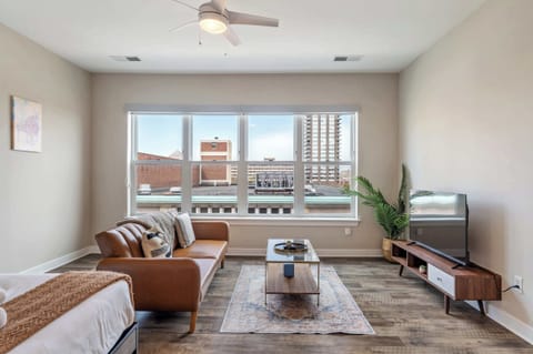CozySuites - Penrose on Mass w/ pool & parking #8