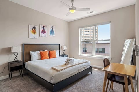 CozySuites - Penrose on Mass w/ pool & parking #2