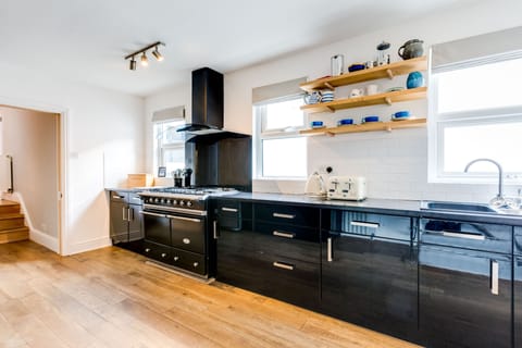 Zareba, St Ives. Ground floor: With two kitchen, Zareba is superbly equipped for your stay in Cornwall