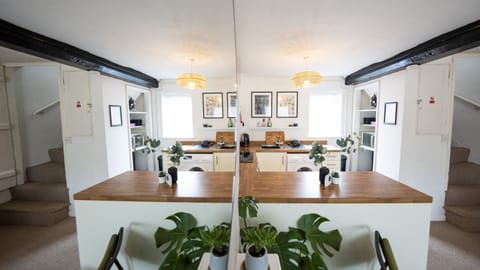 Living Room / Lounge