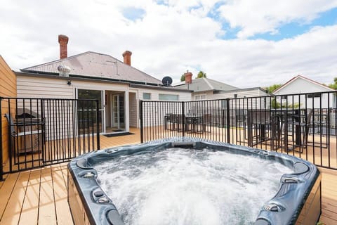 With a cold drink in hand, sink into the heated spa beneath the afternoon sun and let the day’s adventures melt away.