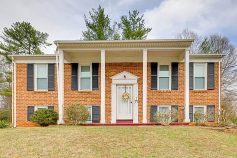Lynchburg Vacation Rental | 3BR | 2BA | 1,900 Sq Ft | Stairs to Enter