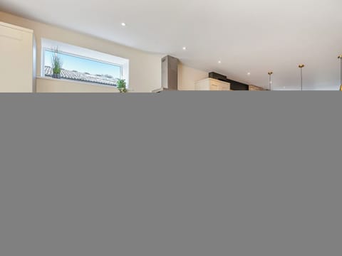 Kitchen | Old Barn 1 - Bedborough Farm Cottages, Wimborne