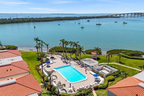 Community Pool & Hot Tub – Dive into relaxation at the resort-style pool, just steps from your door, perfect for cooling off or soaking up the sun.