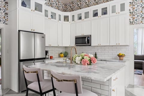 Natural Light & Fully Equiped