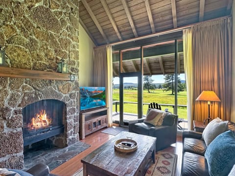 The Meadows Retreat - Living Area