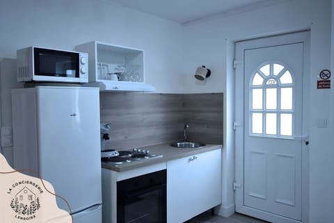 FRIGO COMBINEE, VERRES, USTENSILES DE CUSINE