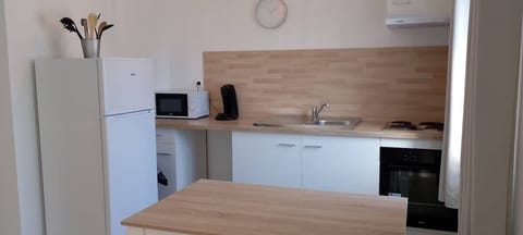 FOUR, PLAQUE DE CUISON, SENSEO, MICRO ONDE, BOUILOIRE, GRILLE PAIN