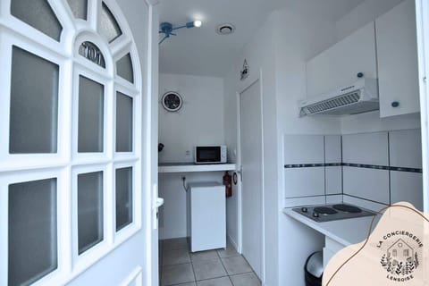 ENTREE SUR LA CUISINE