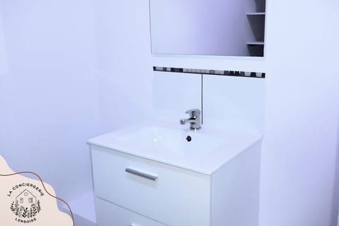 LAVABO
SERVIETTES FOURNI
