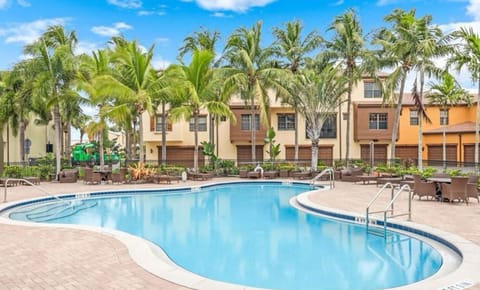Semi Private pool in Quad
