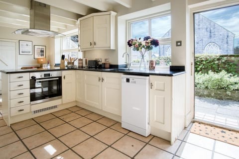 Fern Cottage - 2 Bedroom Cottage - St. Florence (25123)