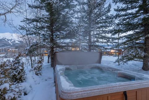 Hot tub: Private 5-person hot tub on exterior patio