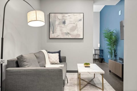 CozySuites | Modern 1BR in Downtown Pitts. #8