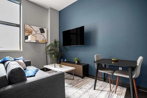 CozySuites | Modern 1BR in Downtown Pitts. #10