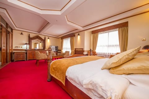 Unit with King bed. Exact unit will be assigned upon arrival. Views, colors, and decor may vary.