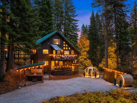 Fall vibes at Pine & Peaks - Geo Dome, Hot Tub, and Sauna. 