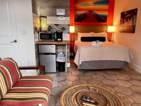 Queen bed private bath mini fridge microwave kcup coffee maker private suite in back with private deck. GIPH SUNSET SUITE!