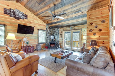 Blue Ridge Vacation Rental | 1BR | 1BA | 730 Sq Ft | Stairs Required