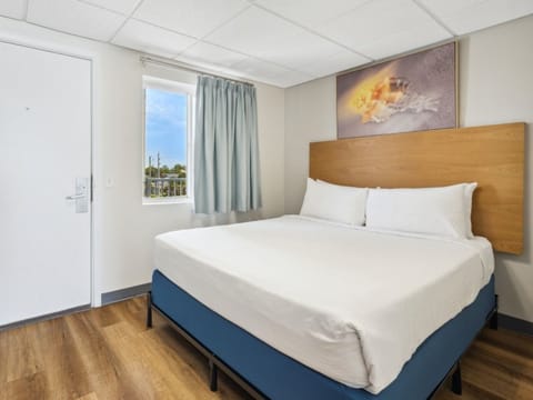 Unit with 2 queen beds