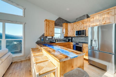 Kitchen | Toaster | Slow Cooker | Spices | 2nd Floor