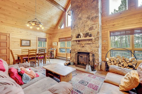 Allenspark Vacation Rental | 3BR | 3BA | Steps to Enter | 1,800 Sq Ft