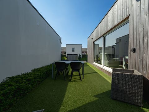 Home, Composite Material, Garden, Lawn, Landscaping, Artificial Turf, Yard, Courtyard, Concrete, Backyard