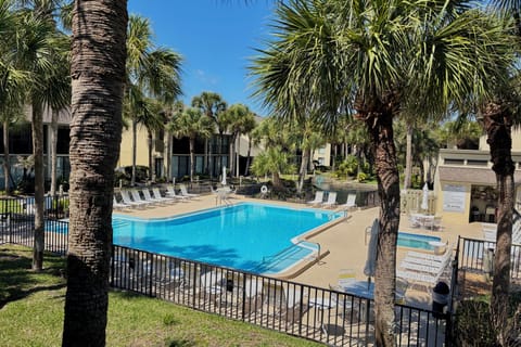 Village Las Palmas pool area
