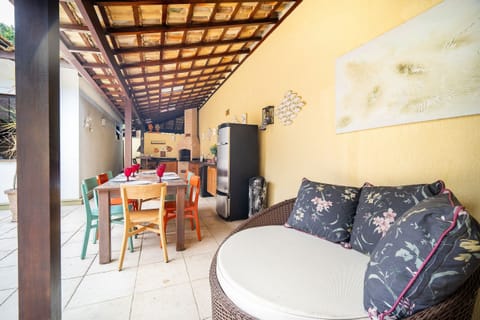 Seating area,Area and facilities