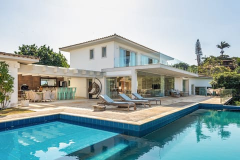 View(from property / room),Bird's eye view,Pool view,Sea view
