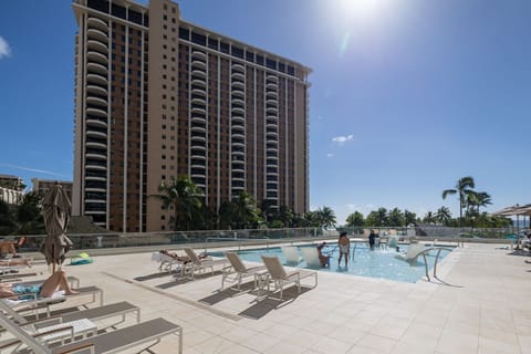 Ilikai's communal pool