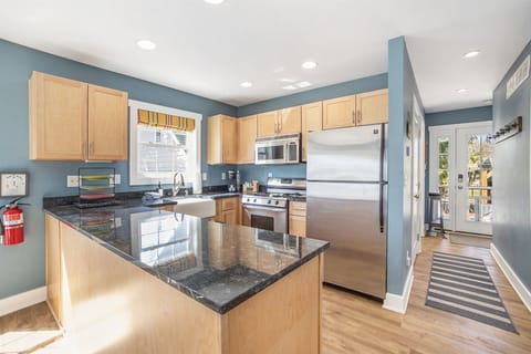 Fully equipped kitchen has everything you need to make a meal at home or lunch for the beach