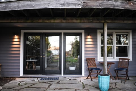 Private entry with key lockbox for self check-in.