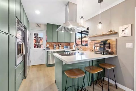 Kitchen Area with 3 Island Chairs – Casual Seating and Social Space