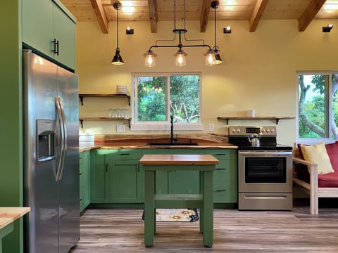 Private farmhouse on an avocado orchard in paradise.