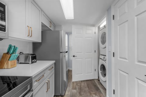 Stackable washer/dryer