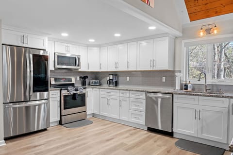 Sleek and Fully Stocked
Modern appliances, spacious counters, and a clean layout make cooking a breeze in this bright kitchen.