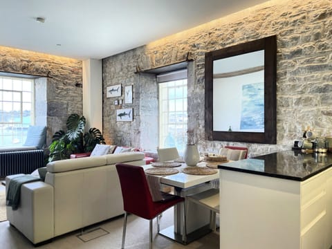 Living Room / Lounge