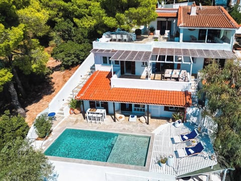 Aerial view to the villa and the outdoor areas, plenty of space to relax and enjoy your family or group