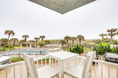 Jacksonville Beach Vacation Rental | 1BR | 1BA | 580 Sq Ft | Stairs Required