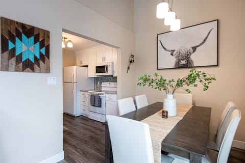 Open Kitchen & Cozy Dining Space for Gatherings