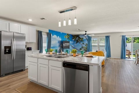 Kitchen: This kitchen has everything you need. Just add fresh seafood and ocean air.