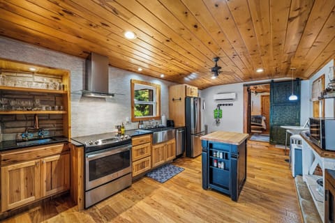 Whether you`re a passionate home cook or just want a stylish space to reheat leftovers, this kitchen invites you to slow down and savor the simple pleasures.