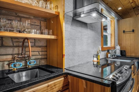 Unwind like it’s 1965 in your own private wet bar—an iconic mid-century gem tucked just off the kitchen.