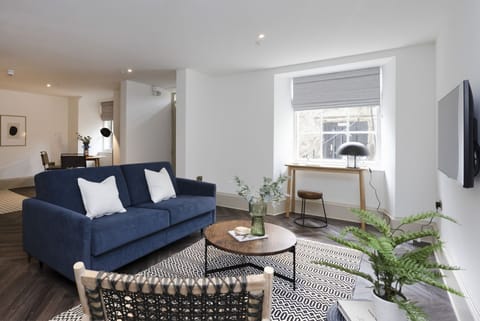 Studio with bed and kitchen