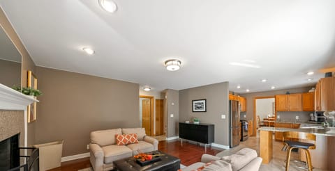 Casual sitting area by the kitchen – perfect for conversation and snacks.