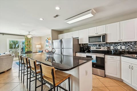 All modern appliances to make meal preparation a breeze.