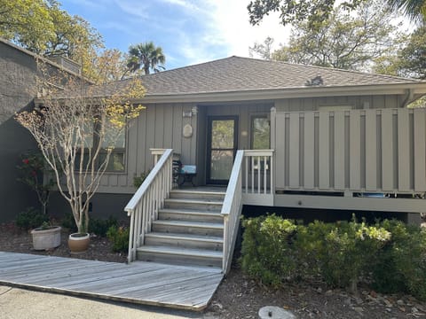 Clean and well-maintained with no guests above or below.