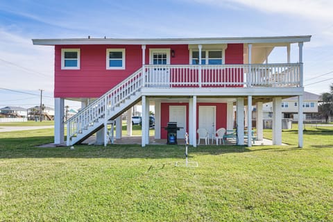 Gavelston Vacation Rental | 2BR | 2BA | Steps to Enter | 900 Sq Ft